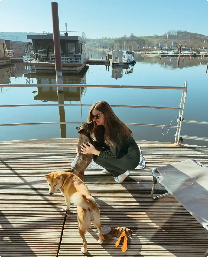 Entspannte Atmosphäre bei Eco Lodges, ideal für Natur- und Tierliebhaber.
